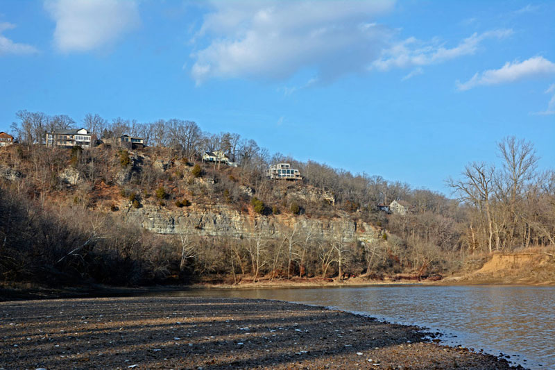 Meramec_River_Bluffs_1690.jpg